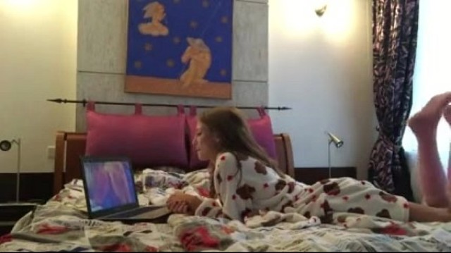 Mylie Hot Xxx Webcam Masturbating Watching Porn Games