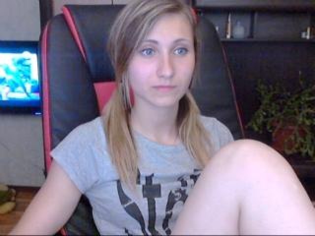 SnoopyNyush Webcam Model Blonde Teen Medium Tits Webcam Shaved Pussy